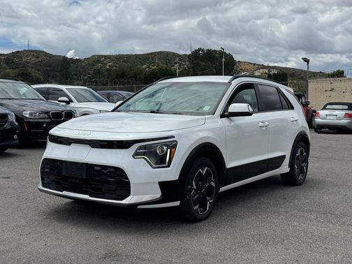 Snow White Pearl 2024 Kia Niro EV Wind