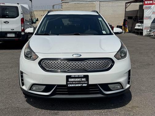 Snow White Pearl 2017 Kia Niro Touring