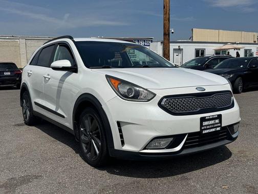 Snow White Pearl 2017 Kia Niro Touring