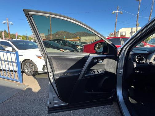 2017 Toyota RAV4 Hybrid XLE