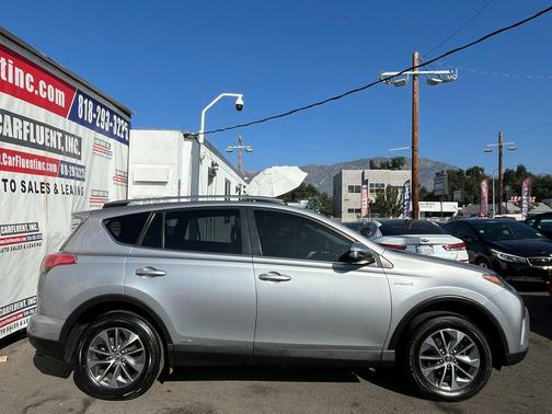 2017 Toyota RAV4 Hybrid XLE