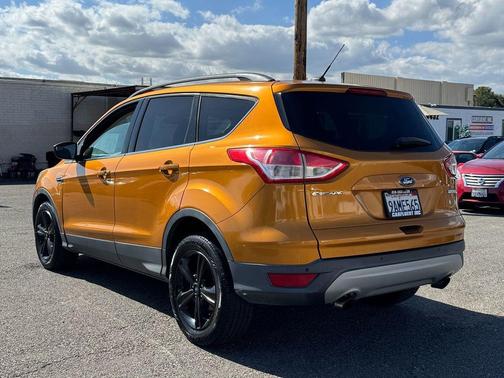 Sunset 2016 Ford Escape SE
