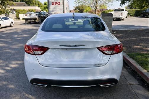 Lunar White Tri-Coat Pearl 2015 Chrysler 200 C