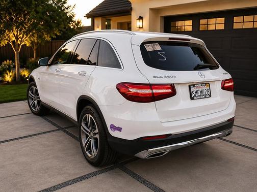 White 2019 Mercedes-Benz GLC 350e 4MATIC