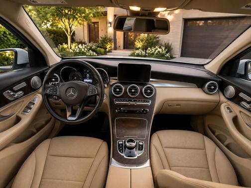 White 2019 Mercedes-Benz GLC 350e 4MATIC