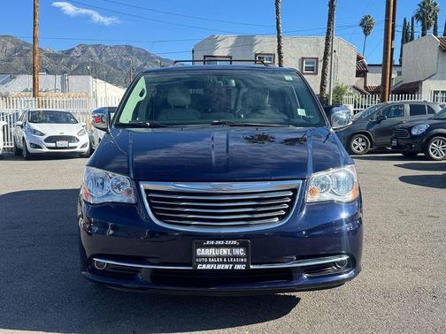 2016 Chrysler Town & Country Touring-L