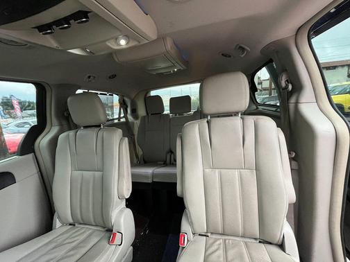 2016 Chrysler Town & Country Touring-L