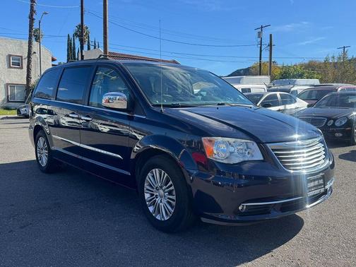 2016 Chrysler Town & Country Touring-L