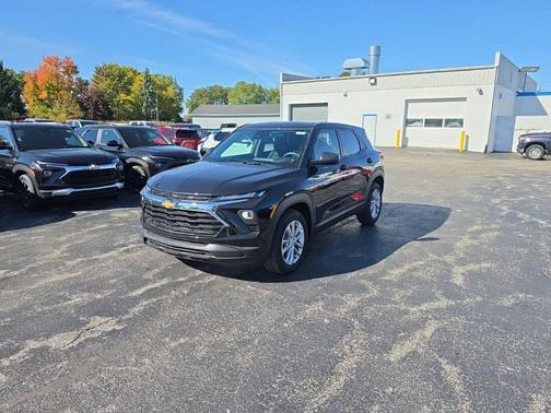 Mosaic Black Metallic 2026 Chevrolet Trailblazer LS