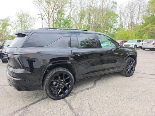 Mosaic Black Metallic 2025 Chevrolet Traverse RS