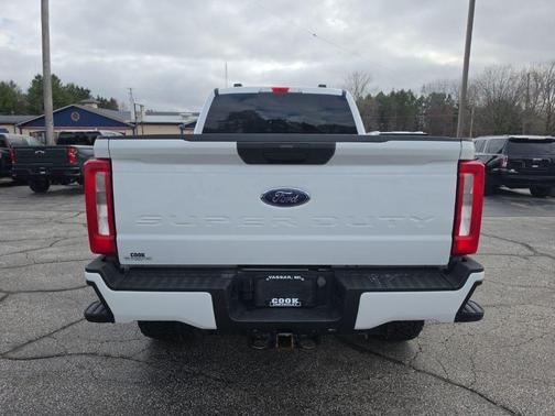 Oxford White 2023 Ford F-250 XLT