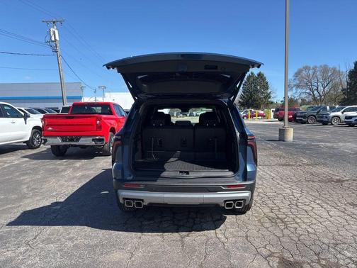 Lakeshore Blue Metallic 2026 Chevrolet Traverse LT