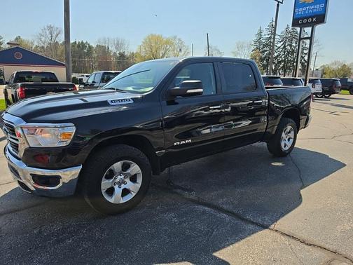 Diamond Black Crystal Pearlcoat 2019 RAM 1500 Big Horn