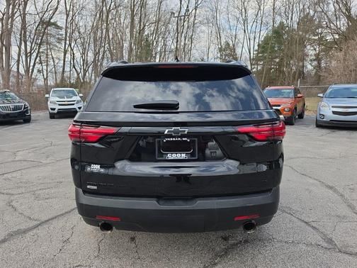 Mosaic Black Metallic 2024 Chevrolet Traverse LT Cloth