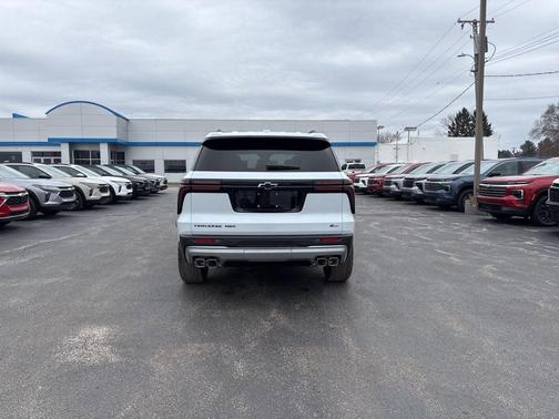 Polar White Tricoat 2026 Chevrolet Traverse AWD Z71