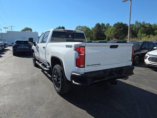 Summit White 2026 Chevrolet Silverado 3500 LT