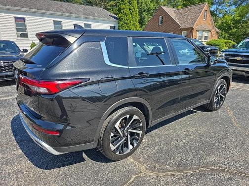 2022 Mitsubishi Outlander SE