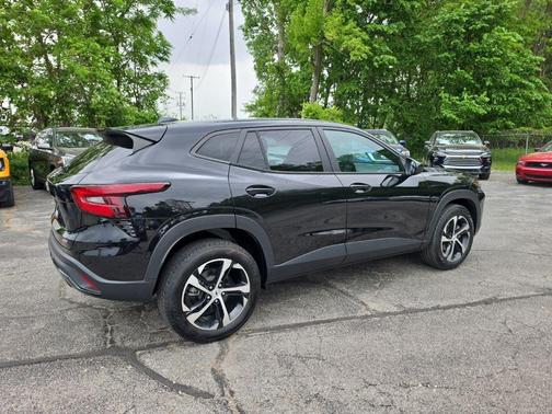 Mosaic Black Metallic 2024 Chevrolet Trax FWD 1RS