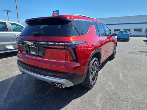 Radiant Red Tintcoat 2026 Chevrolet Traverse LT