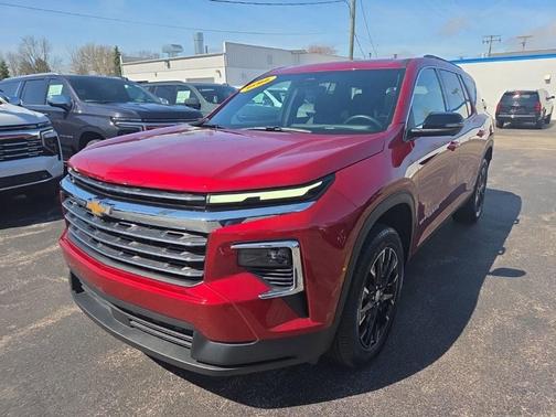 Radiant Red Tintcoat 2026 Chevrolet Traverse LT