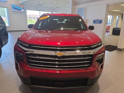 Radiant Red Tintcoat 2026 Chevrolet Traverse LT