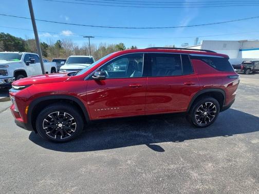 Radiant Red Tintcoat 2026 Chevrolet Traverse LT
