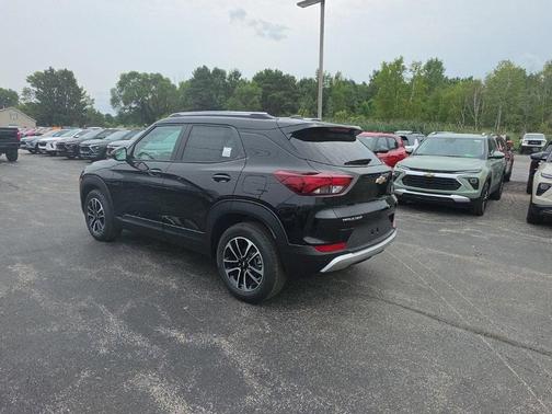Mosaic Black Metallic 2026 Chevrolet Trailblazer LT