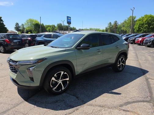 Cacti Green 2024 Chevrolet Trax FWD 1RS