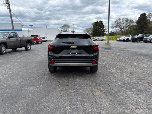 Mosaic Black Metallic 2026 Chevrolet Trax LT