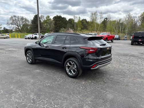 Mosaic Black Metallic 2026 Chevrolet Trax LT
