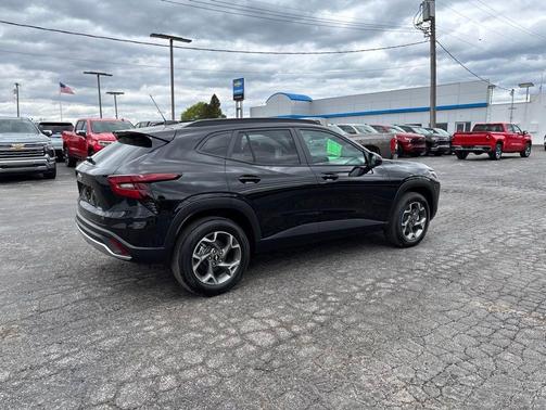 Mosaic Black Metallic 2026 Chevrolet Trax LT
