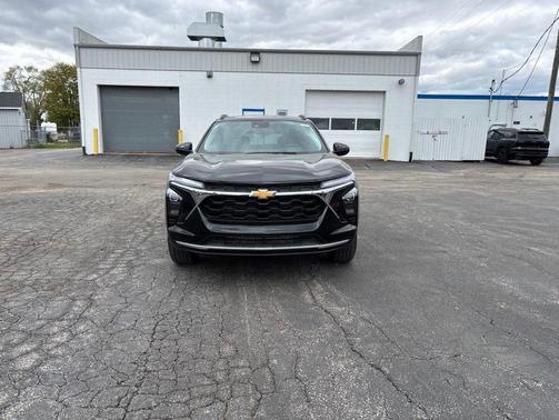 Mosaic Black Metallic 2026 Chevrolet Trax LT