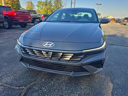 2025 Hyundai ELANTRA SEL