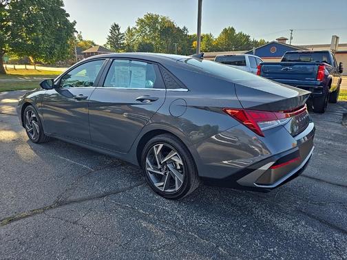 2025 Hyundai ELANTRA SEL