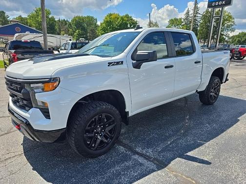Summit White 2023 Chevrolet Silverado 1500 Custom Trail Boss