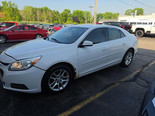 Summit White 2015 Chevrolet Malibu 1LT