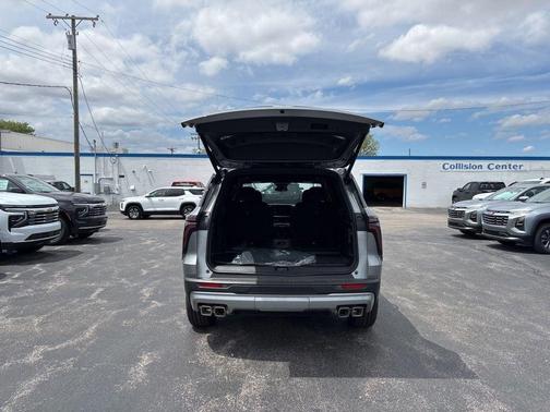 Sterling Gray Metallic 2026 Chevrolet Traverse LT