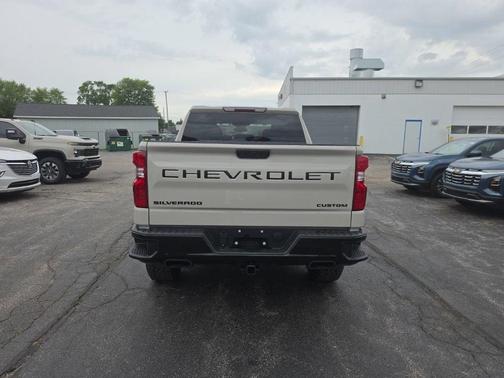 White Sands 2026 Chevrolet Silverado 1500 Custom Trail Boss