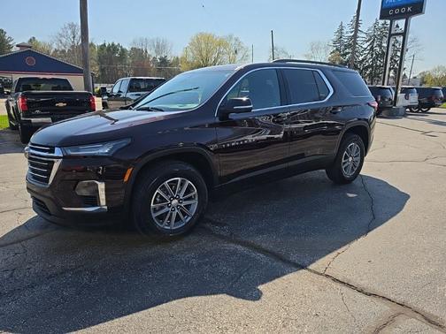 Black Cherry Metallic 2023 Chevrolet Traverse LT Cloth