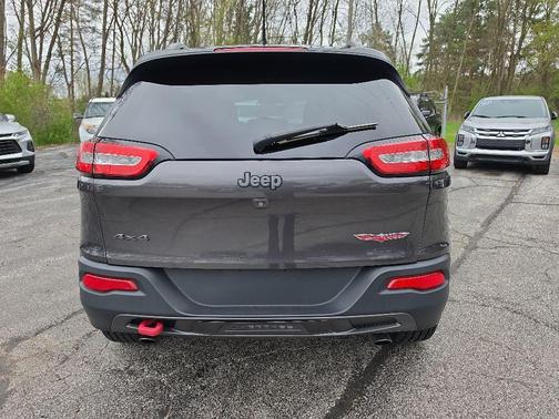 Granite Crystal Metallic Clearcoat 2014 Jeep Cherokee Trailhawk