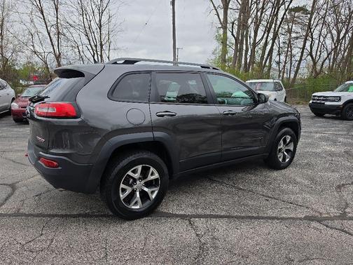 Granite Crystal Metallic Clearcoat 2014 Jeep Cherokee Trailhawk