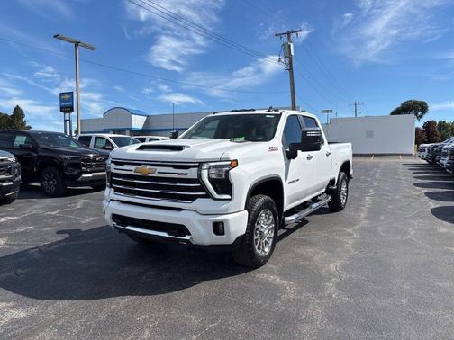 Summit White 2026 Chevrolet Silverado 2500 LT