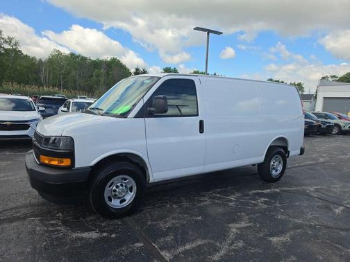 Summit White 2026 Chevrolet Express 2500 LT