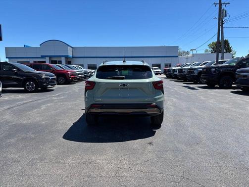 Cacti Green 2026 Chevrolet Trax FWD ACTIV
