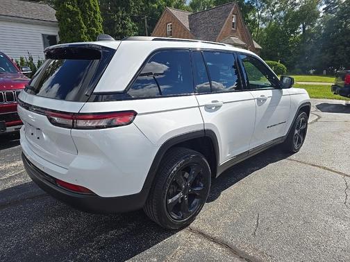 2023 Jeep Grand Cherokee Altitude