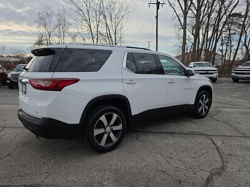 Summit White 2018 Chevrolet Traverse LT Leather