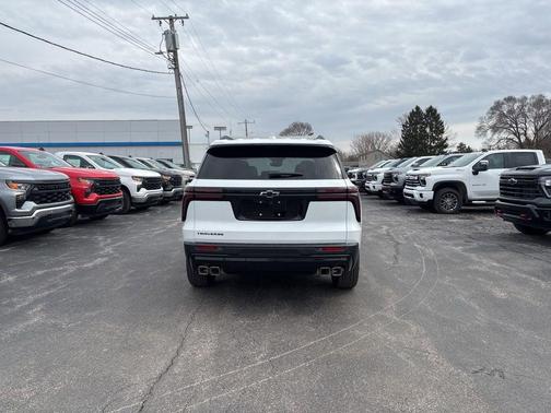 Summit White 2026 Chevrolet Traverse LT