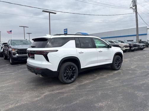 Summit White 2026 Chevrolet Traverse LT