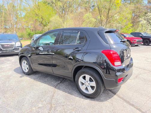 Mosaic Black Metallic 2020 Chevrolet Trax LS