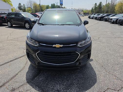 Mosaic Black Metallic 2020 Chevrolet Trax LS